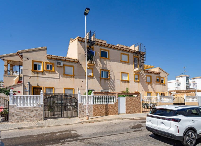 2 makuuhuone Huoneisto myytävänä paikassa Orihuela Costa mukana uima-altaan - 184 900 € (Ref: 10095729)