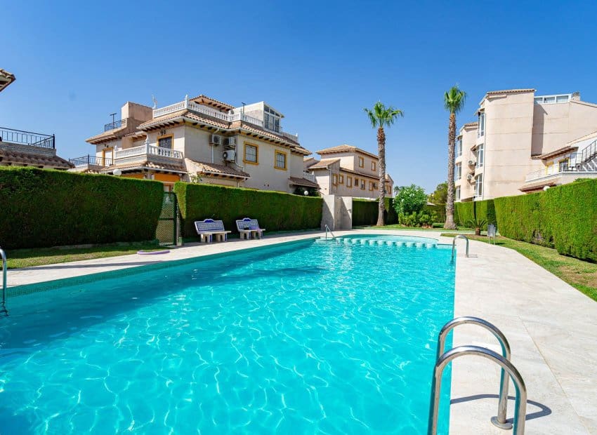 2 makuuhuone Huoneisto myytävänä paikassa Orihuela Costa mukana uima-altaan - 184 900 € (Ref: 10095729)