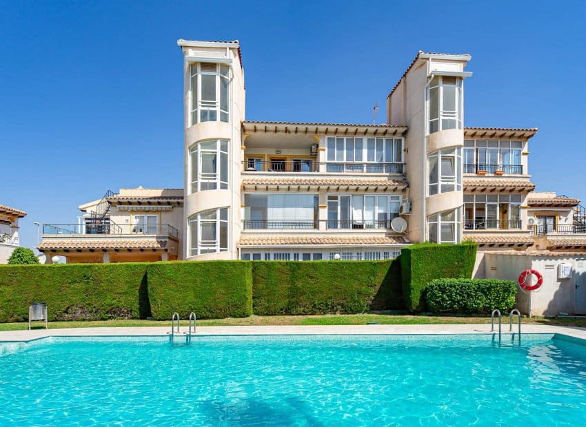 2 makuuhuone Huoneisto myytävänä paikassa Orihuela Costa mukana uima-altaan - 184 900 € (Ref: 10095729)
