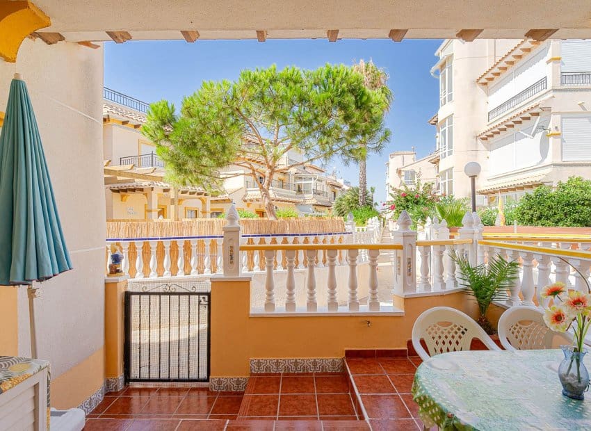 2 makuuhuone Huoneisto myytävänä paikassa Orihuela Costa mukana uima-altaan - 184 900 € (Ref: 10095729)