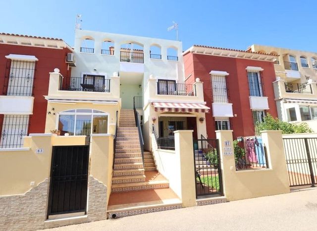 2 soverom Leilighet til salgs i Aguas Nuevas, Torrevieja med svømmebasseng garasje - € 210 000 (Ref: 10099016)