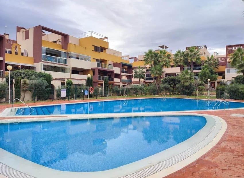 2 makuuhuone Huoneisto myytävänä paikassa Orihuela Costa mukana uima-altaan - 225 000 € (Ref: 10099017)
