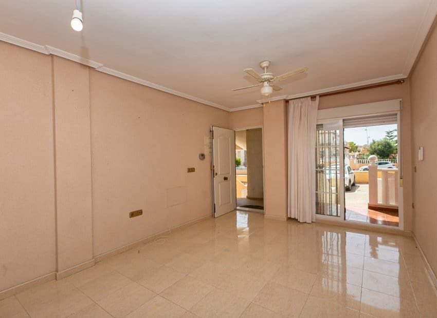 2 makuuhuone Huoneisto myytävänä paikassa Orihuela Costa mukana uima-altaan - 165 000 € (Ref: 10102878)