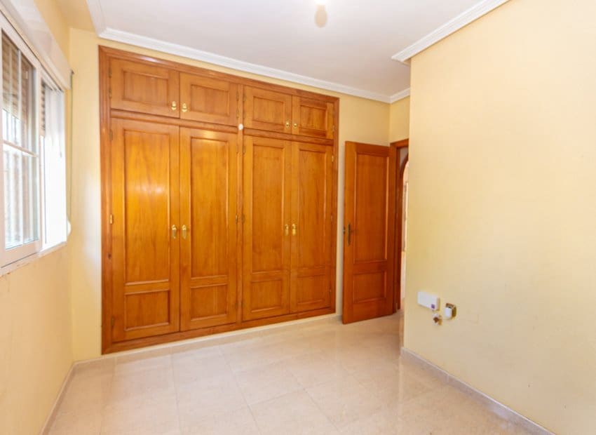 2 makuuhuone Huoneisto myytävänä paikassa Orihuela Costa mukana uima-altaan - 165 000 € (Ref: 10102878)