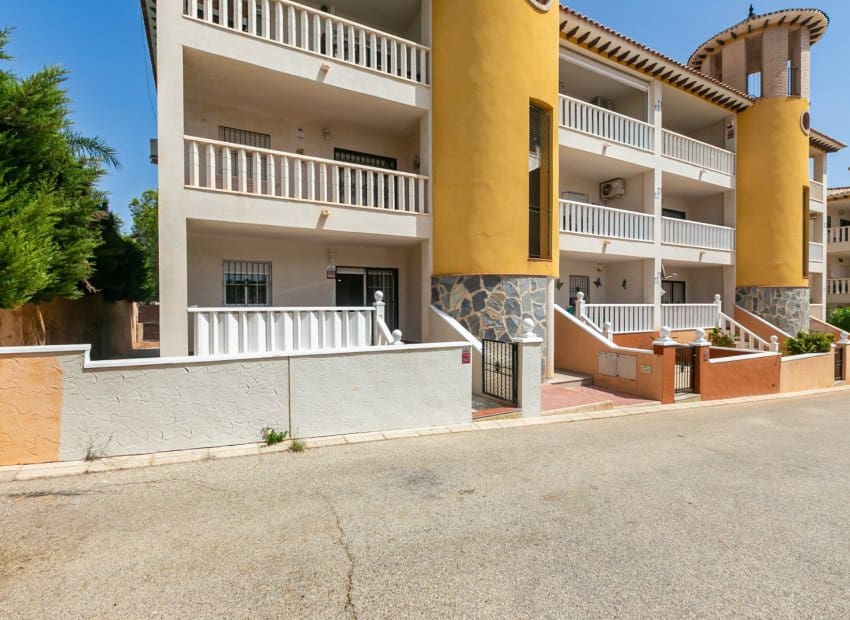 2 makuuhuone Huoneisto myytävänä paikassa Orihuela Costa mukana uima-altaan - 165 000 € (Ref: 10102878)