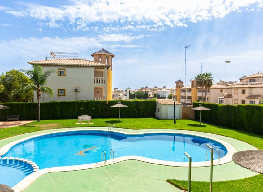 2 makuuhuone Huoneisto myytävänä paikassa Orihuela Costa mukana uima-altaan - 165 000 € (Ref: 10102878)