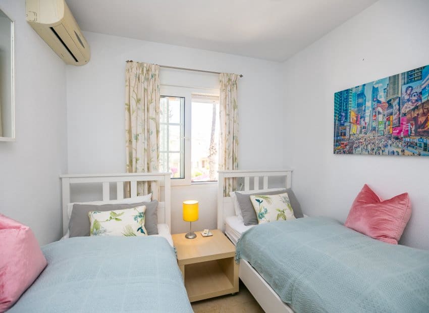 Apartamento de 2 habitaciones en Playa Flamenca en venta con piscina - 249.000 € (Ref: 10102879)