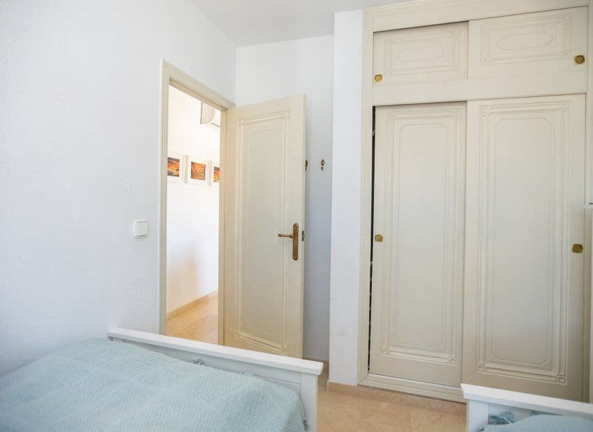 Apartamento de 2 habitaciones en Playa Flamenca en venta con piscina - 249.000 € (Ref: 10102879)