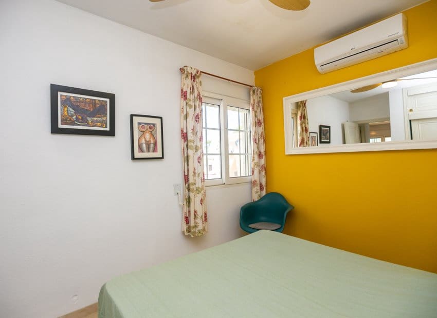 Apartamento de 2 habitaciones en Playa Flamenca en venta con piscina - 249.000 € (Ref: 10102879)
