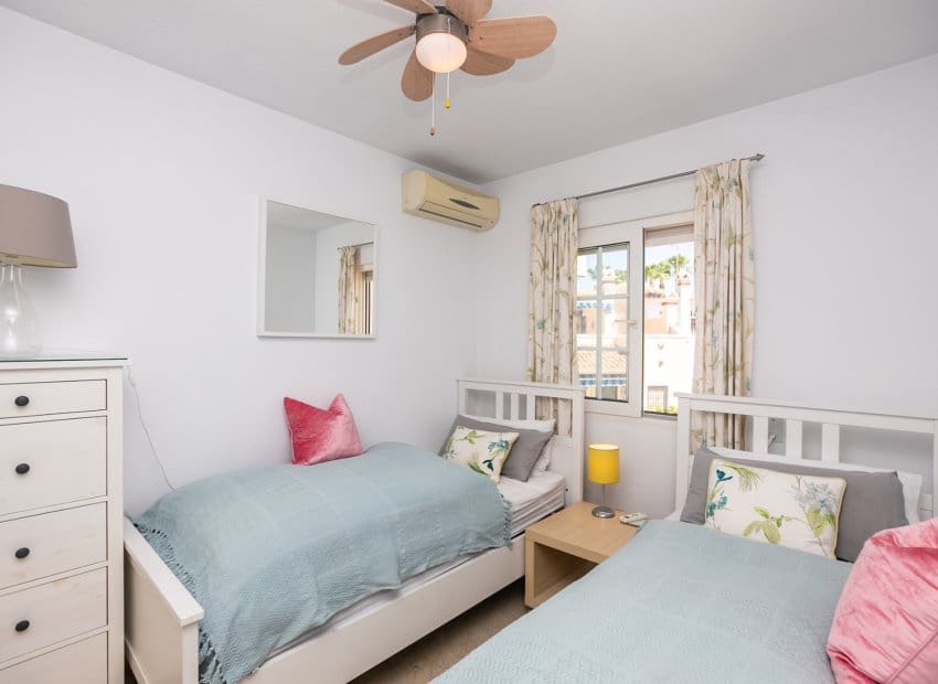 Apartamento de 2 habitaciones en Playa Flamenca en venta con piscina - 249.000 € (Ref: 10102879)