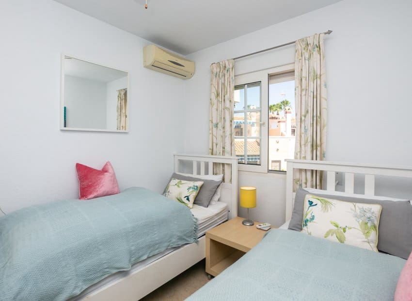 Apartamento de 2 habitaciones en Playa Flamenca en venta con piscina - 249.000 € (Ref: 10102879)