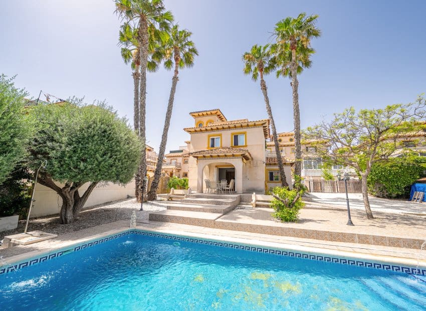3 sovrum Villa till salu i Playa Flamenca med pool - 529 900 € (Ref: 10102880)