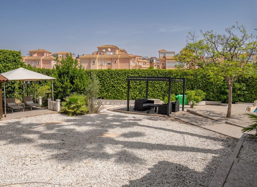 3 sovrum Villa till salu i Playa Flamenca med pool - 529 900 € (Ref: 10102880)