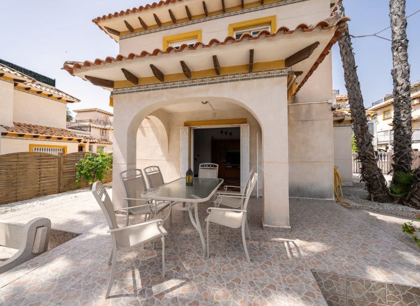 3 sovrum Villa till salu i Playa Flamenca med pool - 529 900 € (Ref: 10102880)