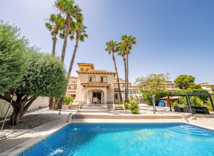 3 sovrum Villa till salu i Playa Flamenca med pool - 529 900 € (Ref: 10102880)
