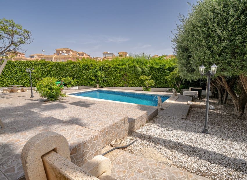 3 sovrum Villa till salu i Playa Flamenca med pool - 529 900 € (Ref: 10102880)