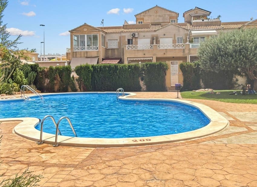 2 soveværelse Byhus til salg i Torrevieja med swimmingpool garage - € 159.500 (Ref: 10102881)