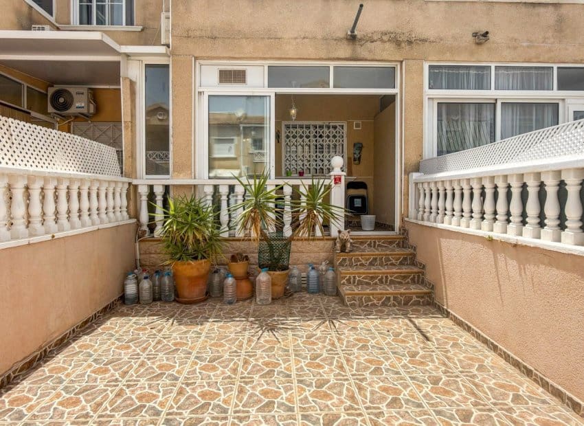 2 soveværelse Byhus til salg i Torrevieja med swimmingpool garage - € 159.500 (Ref: 10102881)