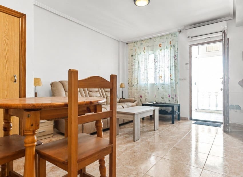 2 soveværelse Byhus til salg i Torrevieja med swimmingpool garage - € 159.500 (Ref: 10102881)