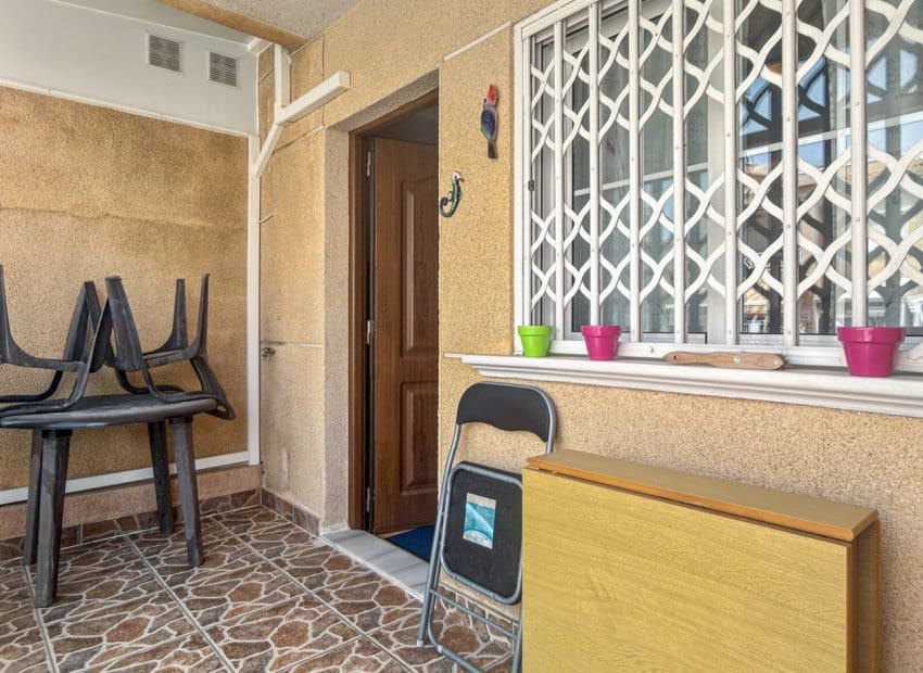 2 soveværelse Byhus til salg i Torrevieja med swimmingpool garage - € 159.500 (Ref: 10102881)