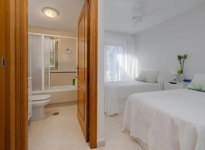 3 slaapkamer Appartement te koop in Torrevieja met zwembad garage - € 329.000 (Ref: 10102882)