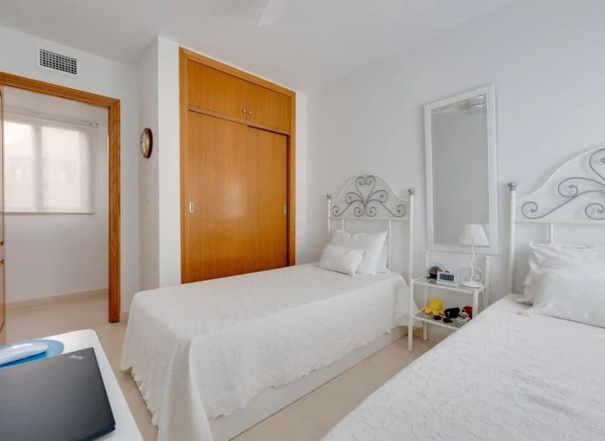 3 slaapkamer Appartement te koop in Torrevieja met zwembad garage - € 329.000 (Ref: 10102882)