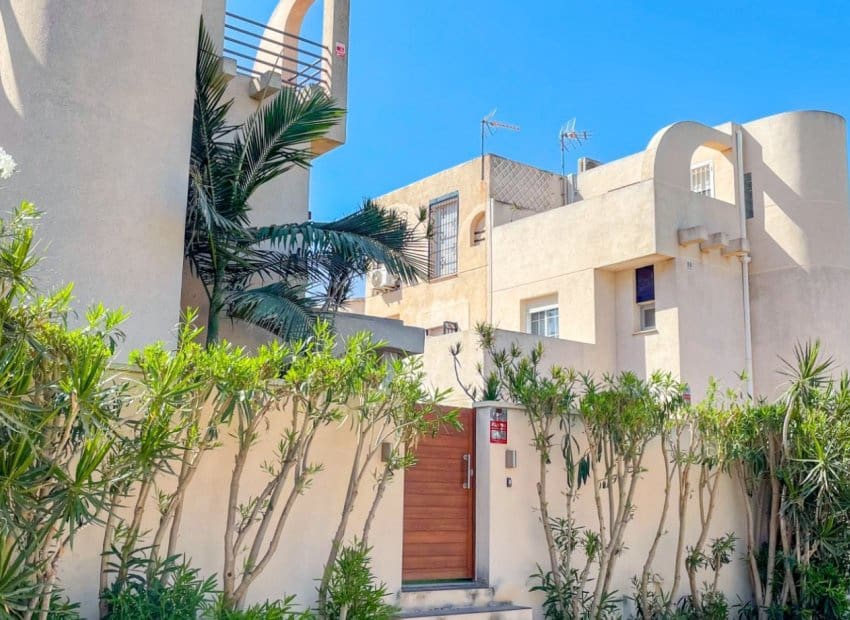 2 chambre Maison de Ville à vendre à Torrevieja avec piscine - 197 900 € (Ref: 10103565)