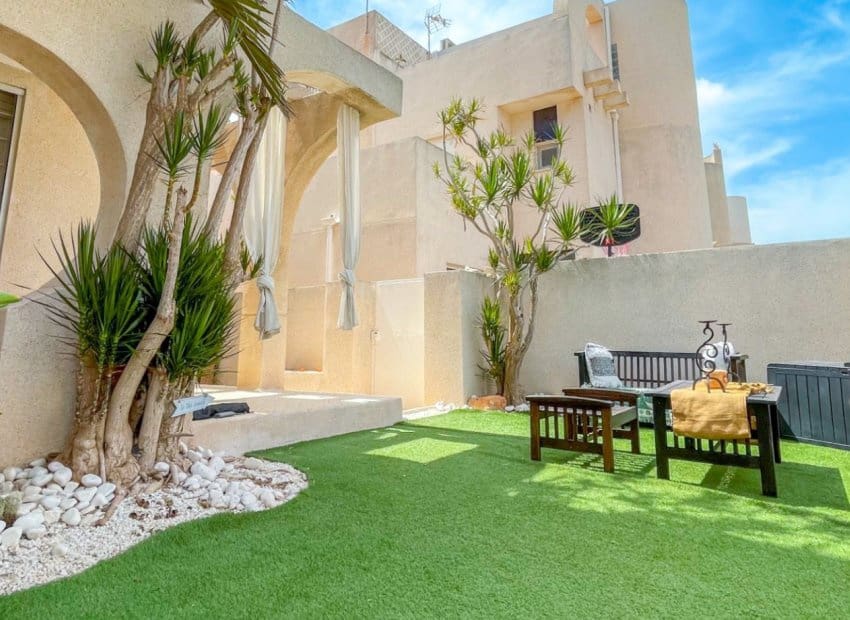 2 chambre Maison de Ville à vendre à Torrevieja avec piscine - 197 900 € (Ref: 10103565)