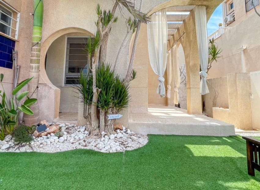 2 chambre Maison de Ville à vendre à Torrevieja avec piscine - 197 900 € (Ref: 10103565)
