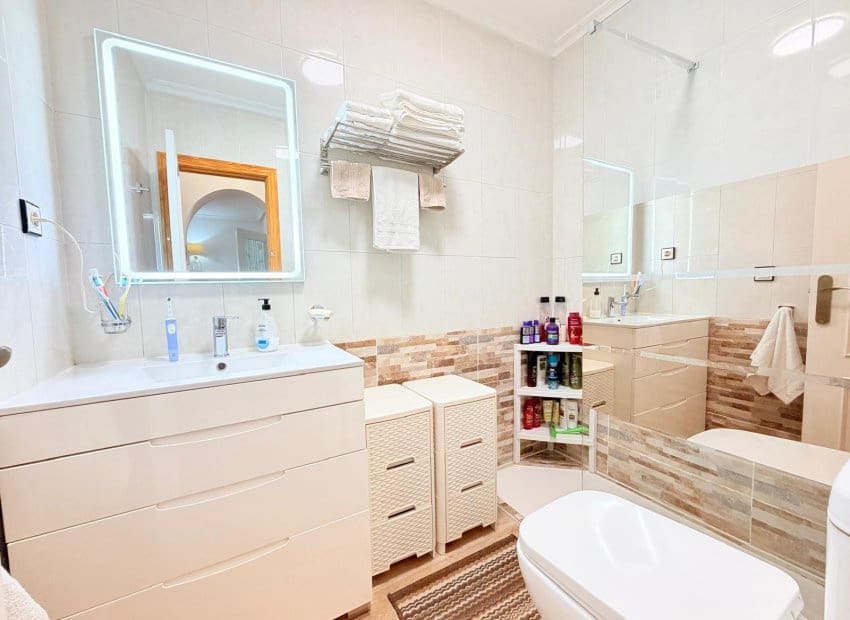 2 bedroom Apartment for sale in Los Montesinos with pool - € 135,000 (Ref: 10112175)