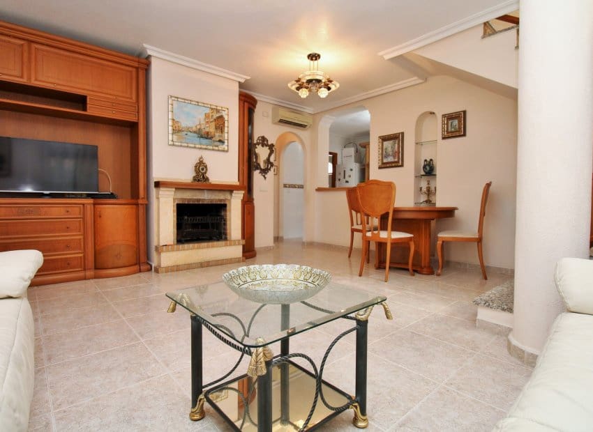 3 bedroom Villa for sale in Villamartin with pool garage - € 369,000 (Ref: 10112179)