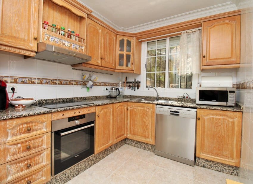 3 bedroom Villa for sale in Villamartin with pool garage - € 369,000 (Ref: 10112179)