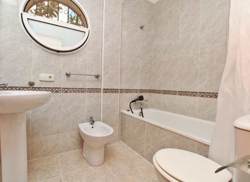 3 bedroom Villa for sale in Villamartin with pool garage - € 369,000 (Ref: 10112179)