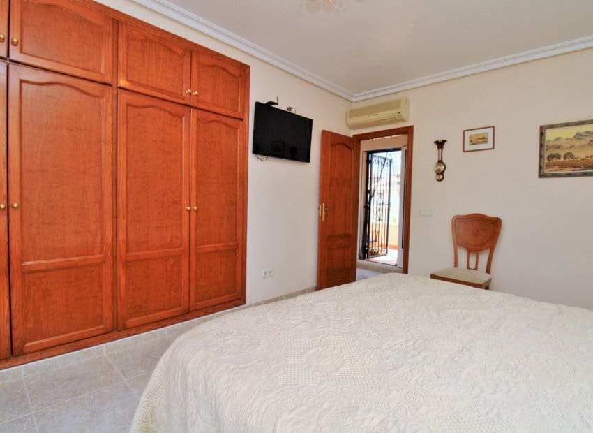 3 bedroom Villa for sale in Villamartin with pool garage - € 369,000 (Ref: 10112179)