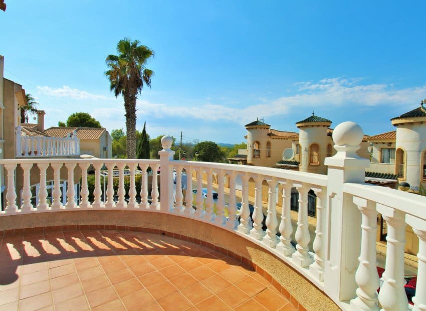 3 bedroom Villa for sale in Villamartin with pool garage - € 369,000 (Ref: 10112179)