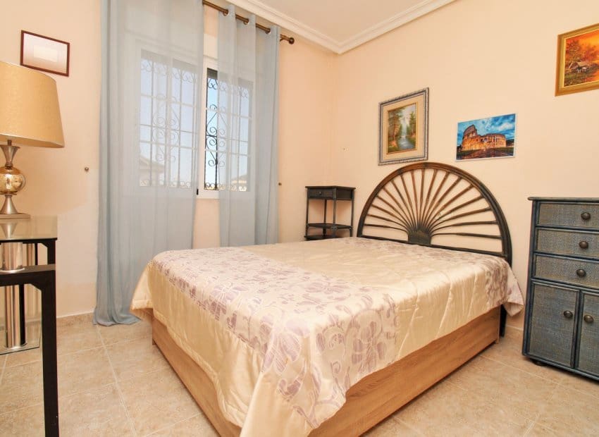 3 bedroom Villa for sale in Villamartin with pool garage - € 369,000 (Ref: 10112179)