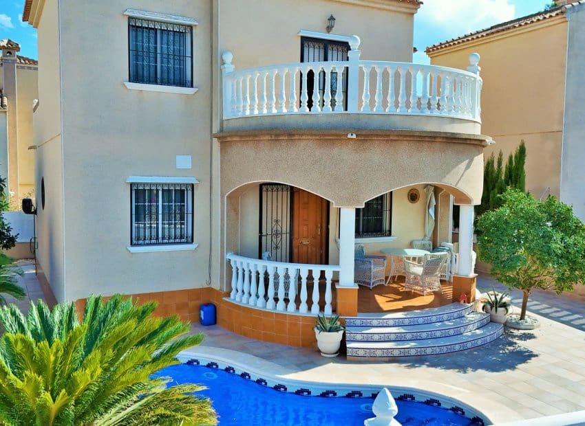 3 bedroom Villa for sale in Villamartin with pool garage - € 369,000 (Ref: 10112179)