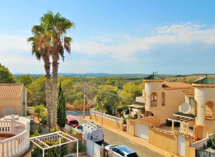 3 bedroom Villa for sale in Villamartin with pool garage - € 369,000 (Ref: 10112179)