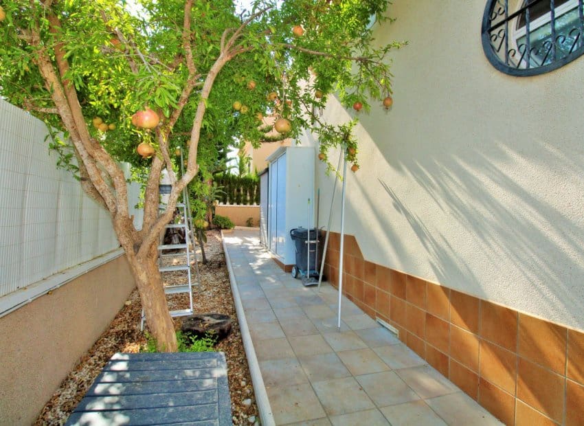 3 bedroom Villa for sale in Villamartin with pool garage - € 369,000 (Ref: 10112179)