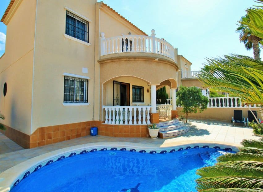 3 bedroom Villa for sale in Villamartin with pool garage - € 369,000 (Ref: 10112179)