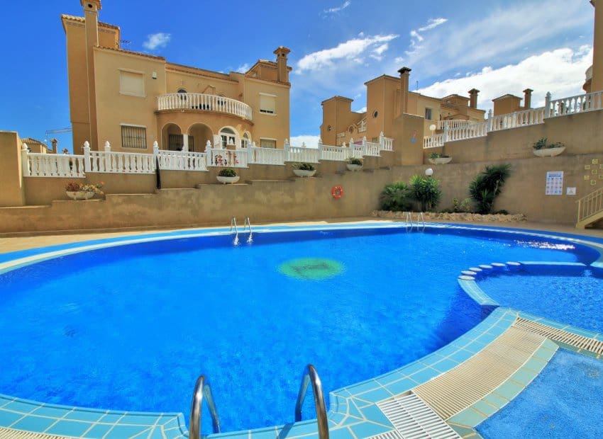 3 bedroom Villa for sale in Villamartin with pool garage - € 369,000 (Ref: 10112179)