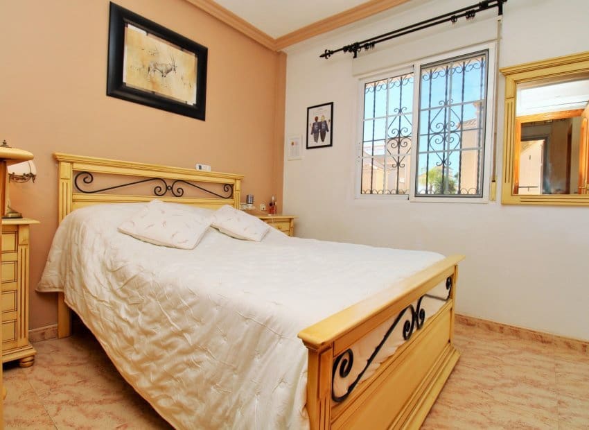 3 chambre Maison de Ville à vendre à Villamartin avec piscine garage - 229 950 € (Ref: 10112180)