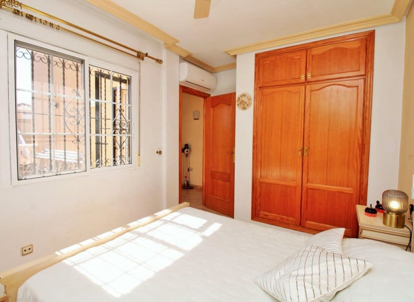 3 chambre Maison de Ville à vendre à Villamartin avec piscine garage - 229 950 € (Ref: 10112180)