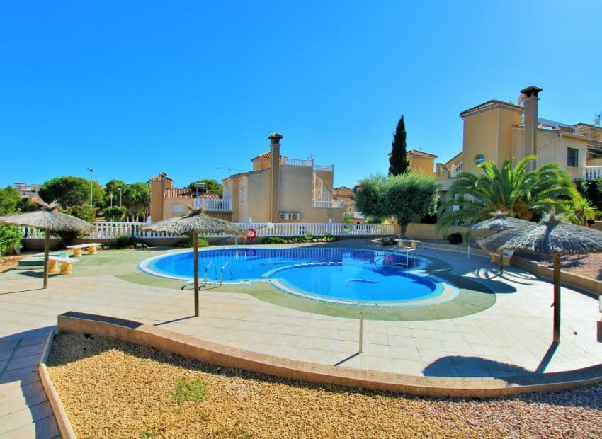 3 chambre Maison de Ville à vendre à Villamartin avec piscine garage - 229 950 € (Ref: 10112180)
