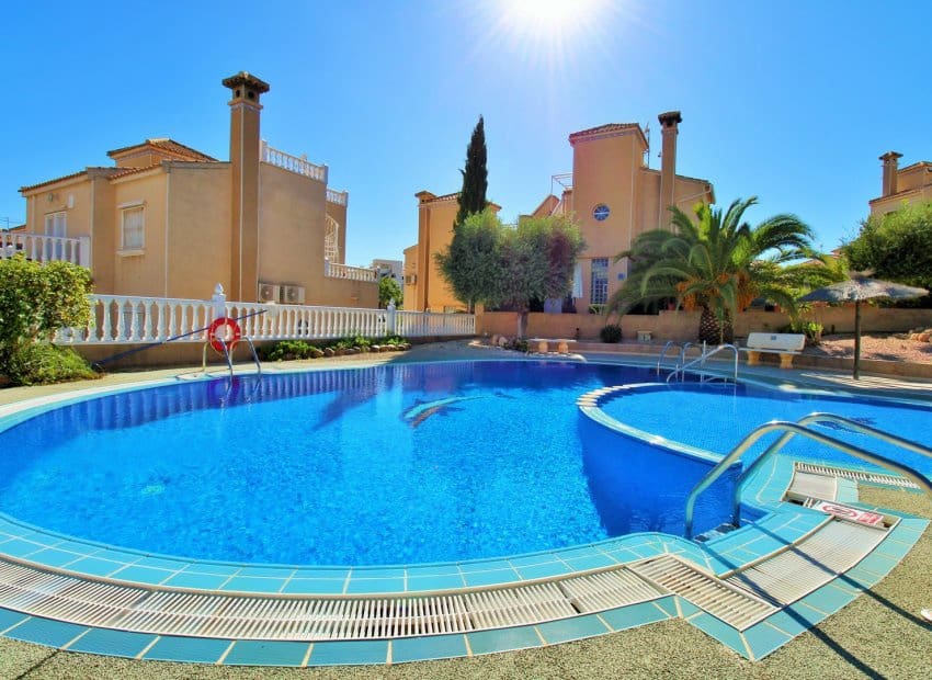 3 chambre Maison de Ville à vendre à Villamartin avec piscine garage - 229 950 € (Ref: 10112180)