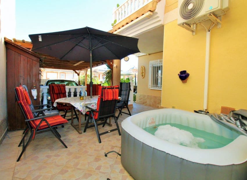 3 makuuhuone Huvila myytävänä paikassa Playa Flamenca mukana uima-altaan 
autotalli - 259 950 € (Ref: 10112182)