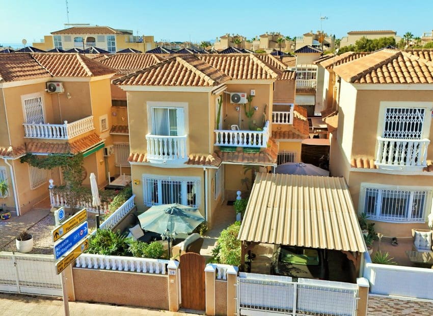 3 makuuhuone Huvila myytävänä paikassa Playa Flamenca mukana uima-altaan 
autotalli - 259 950 € (Ref: 10112182)