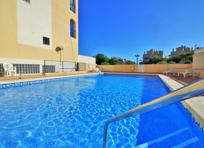 3 makuuhuone Huvila myytävänä paikassa Playa Flamenca mukana uima-altaan 
autotalli - 259 950 € (Ref: 10112182)