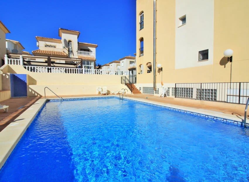 3 makuuhuone Huvila myytävänä paikassa Playa Flamenca mukana uima-altaan 
autotalli - 259 950 € (Ref: 10112182)
