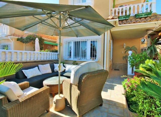 3 makuuhuone Huvila myytävänä paikassa Playa Flamenca, Orihuela mukana uima-altaan 
autotalli - 259 950 € (Ref: 10112182)